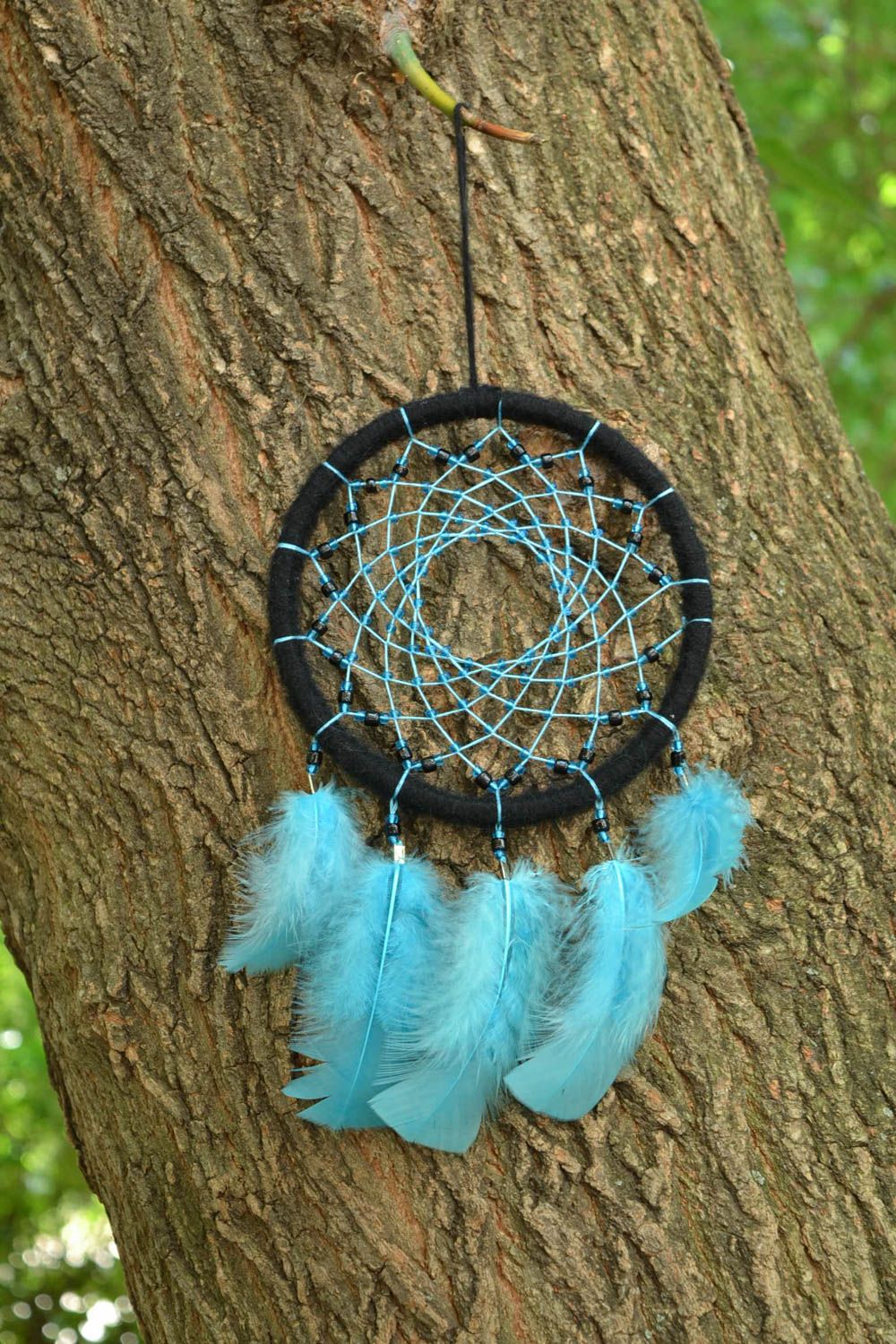 Ловец снов ручной работы панно на стену с голубыми перьями оригинальный подарок фото 1