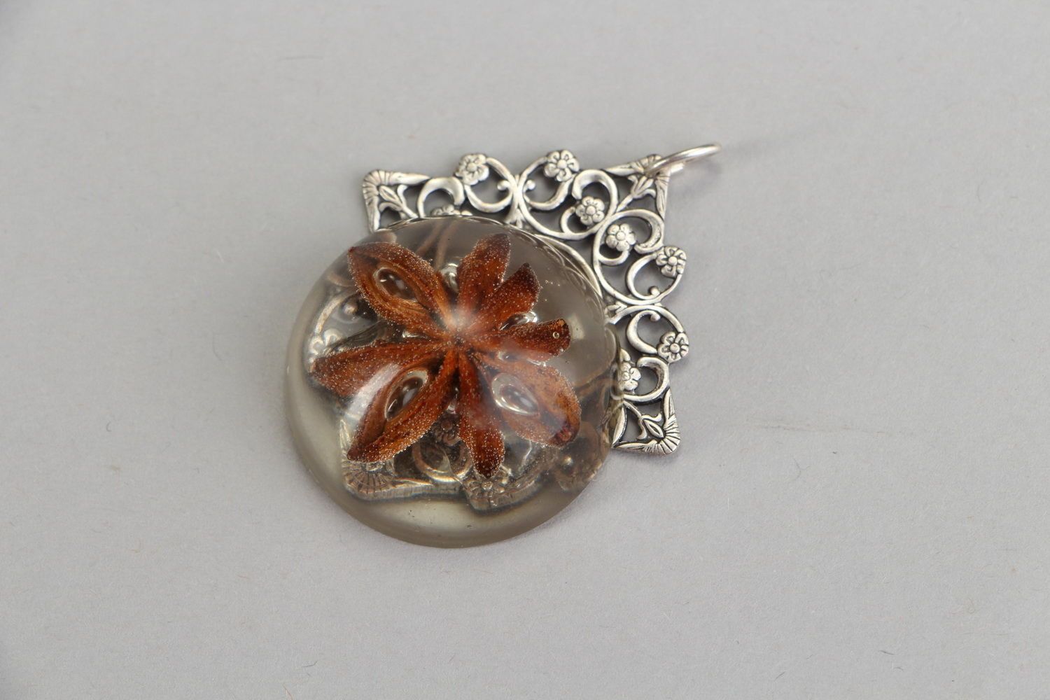Pendant with natural flower in epoxy resin Star Anise photo 1