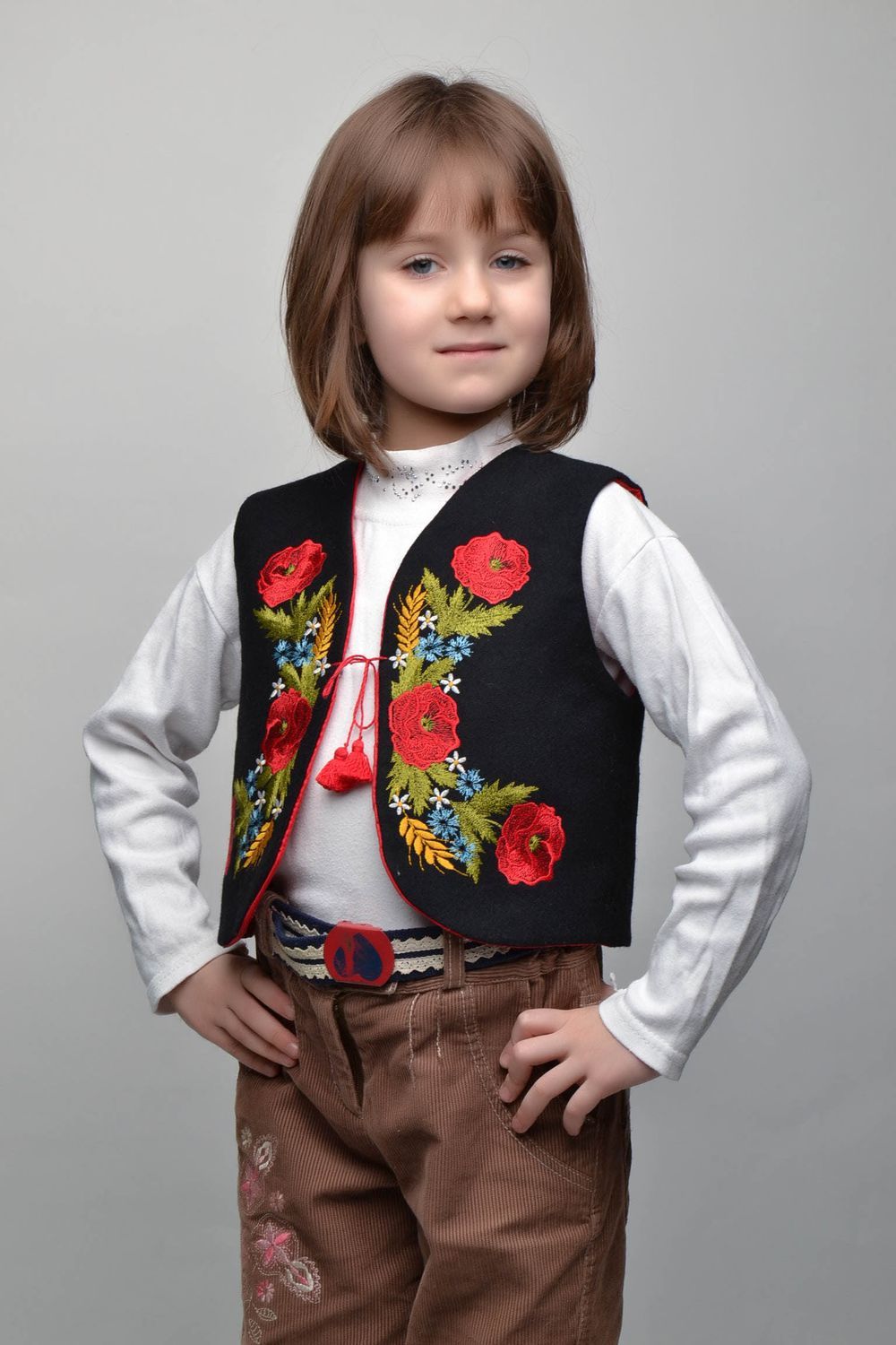 Children's warm vest with embroidery photo 1