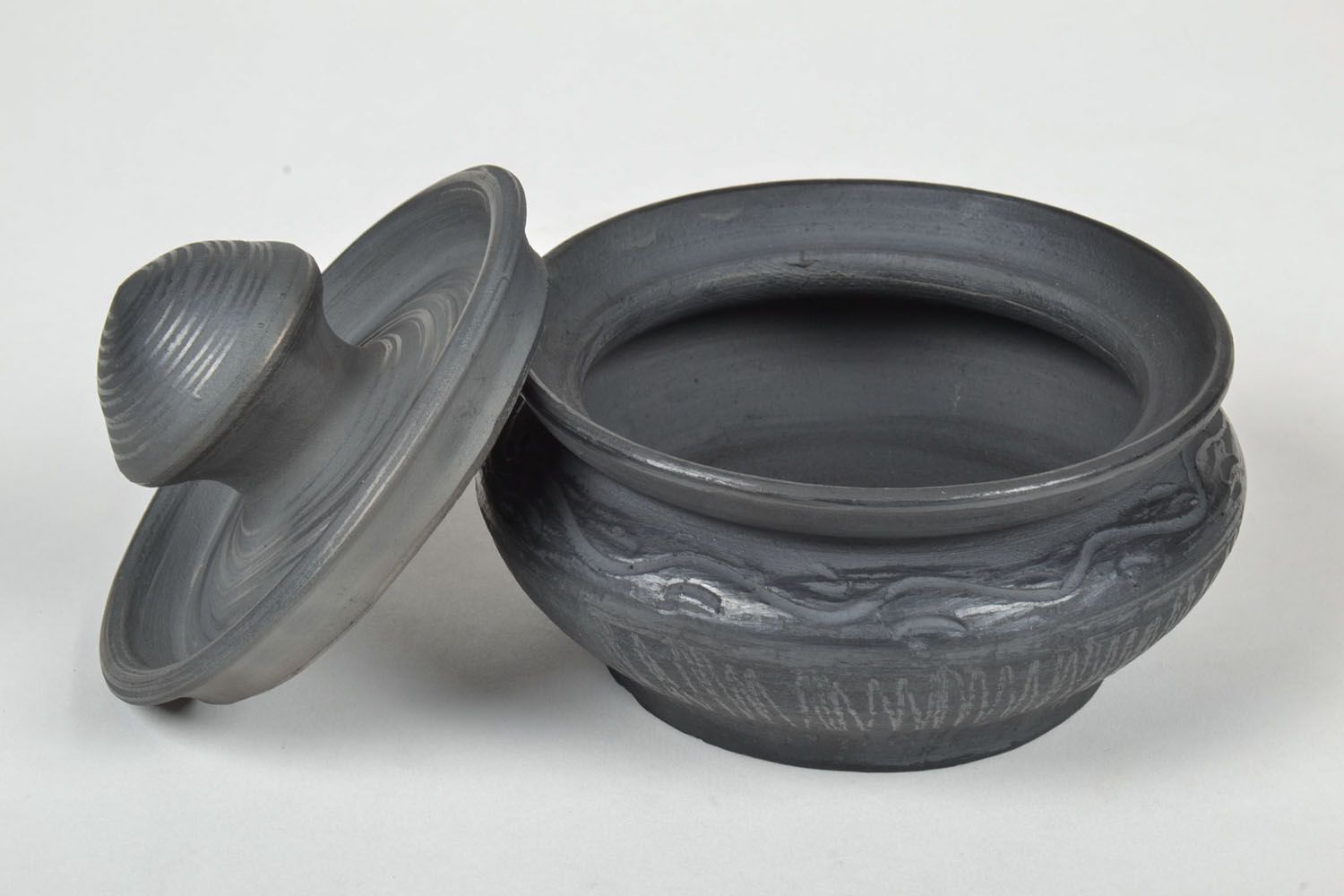 Ceramic pot with lid photo 3