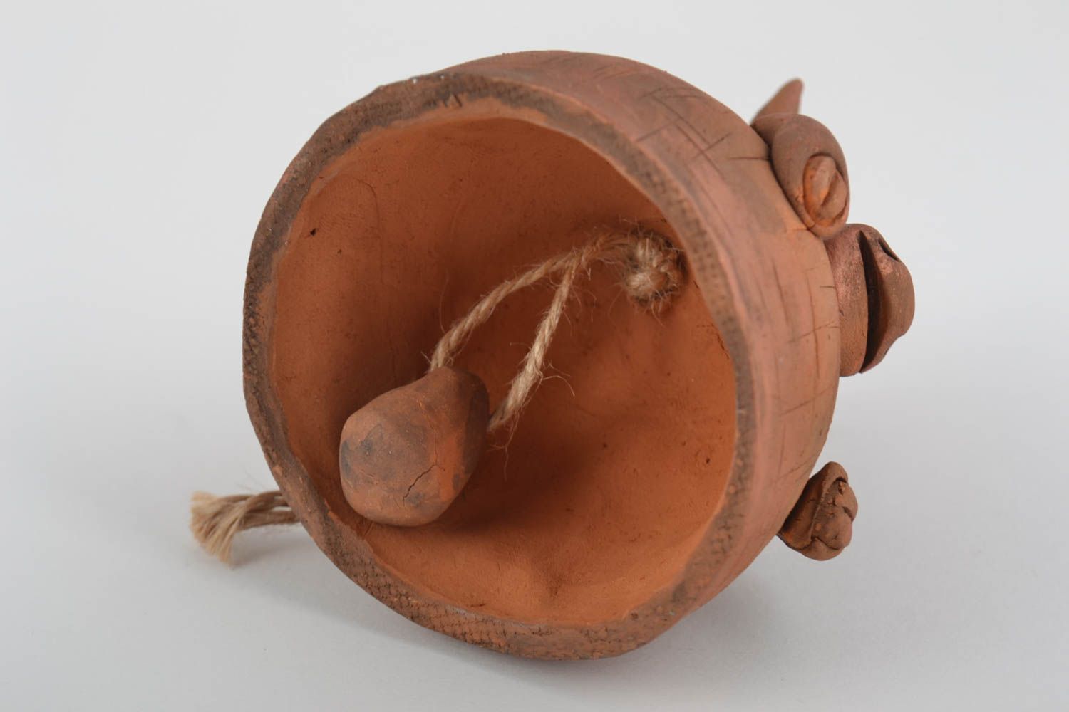 Campana de decoración artesanal cerámica hecha a mano con forma de caballo foto 3