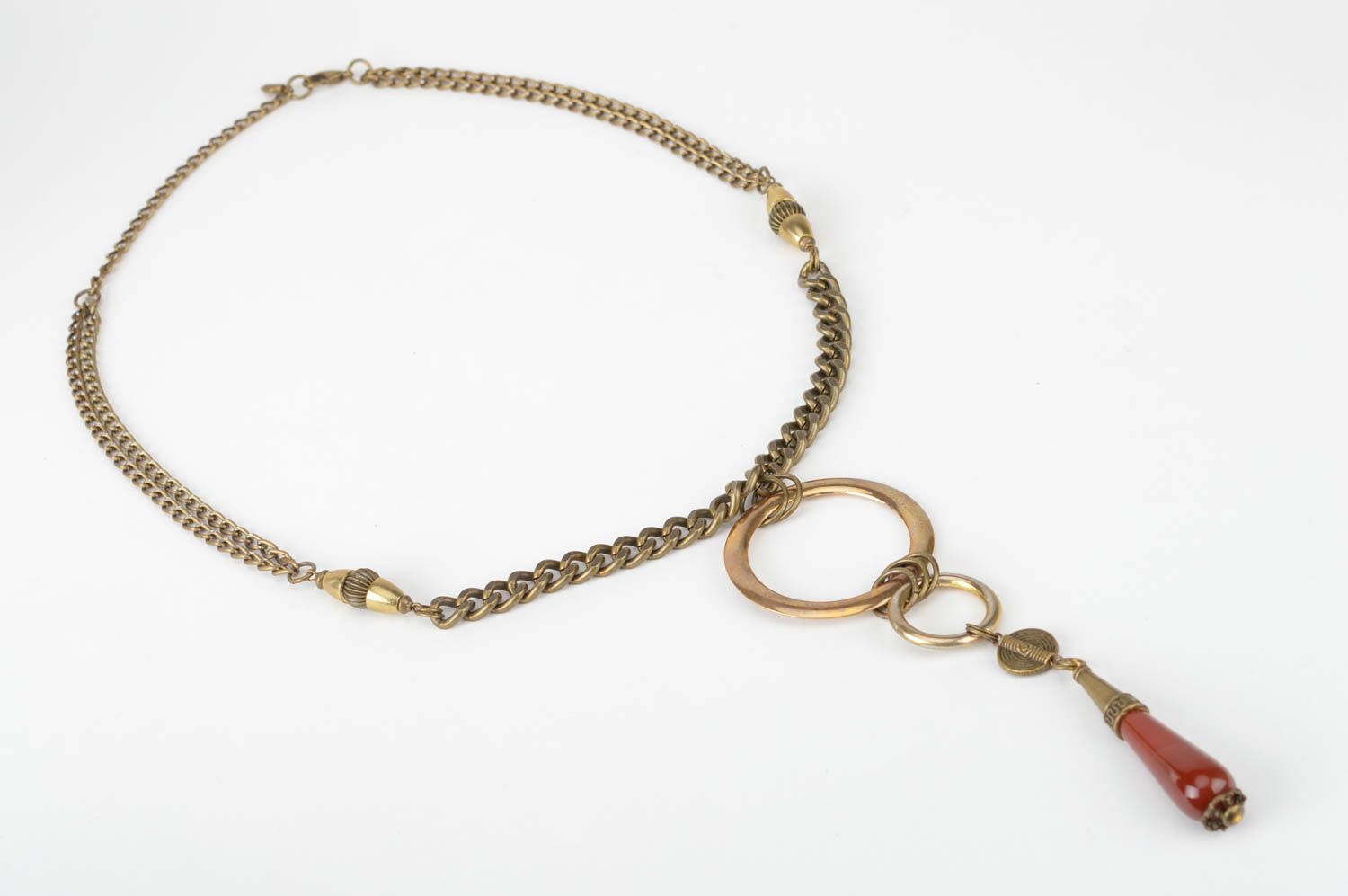 Joli collier métallique sur chaîne avec pendentif fait main accessoire Goutte photo 2