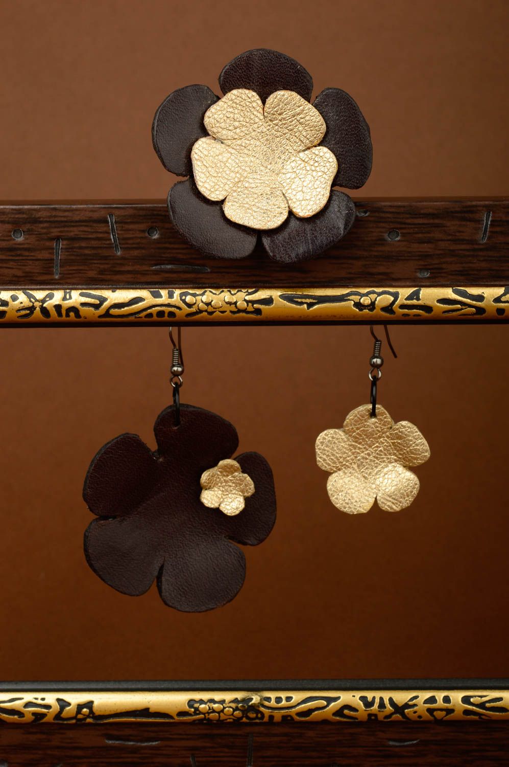 Boucles d'oreilles pendantes Bague fait main fleurs en cuir Cadeau femme photo 1