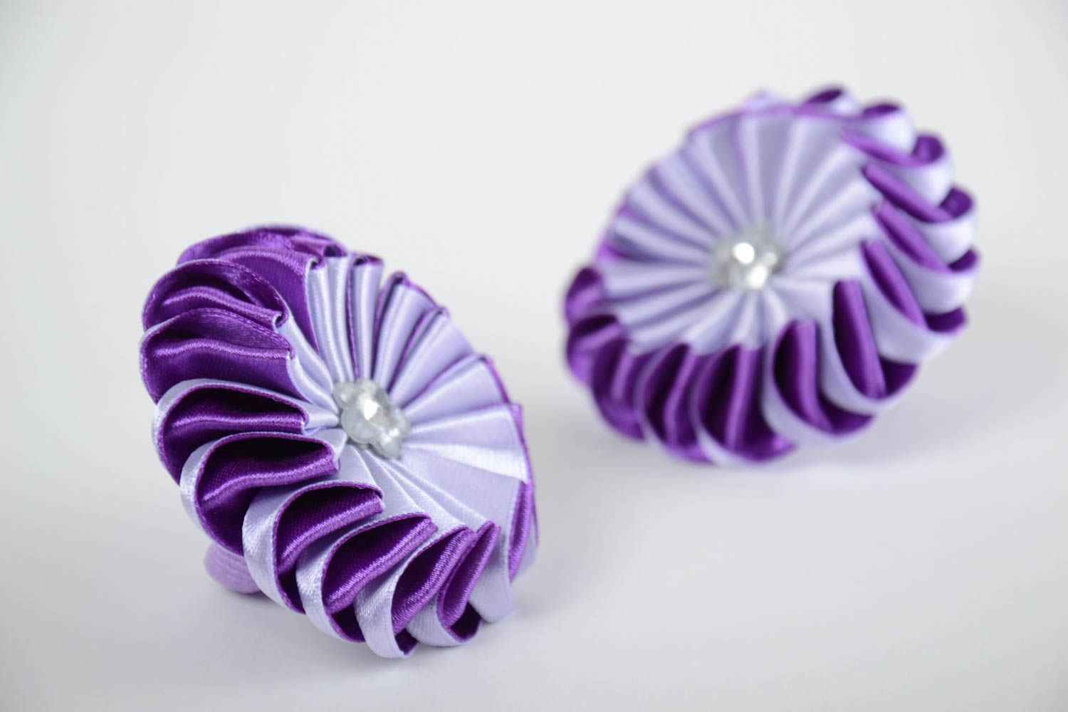 Ensemble d'élastiques à cheveux en satin faits main 2 pièces Fleurs blanc violet photo 4