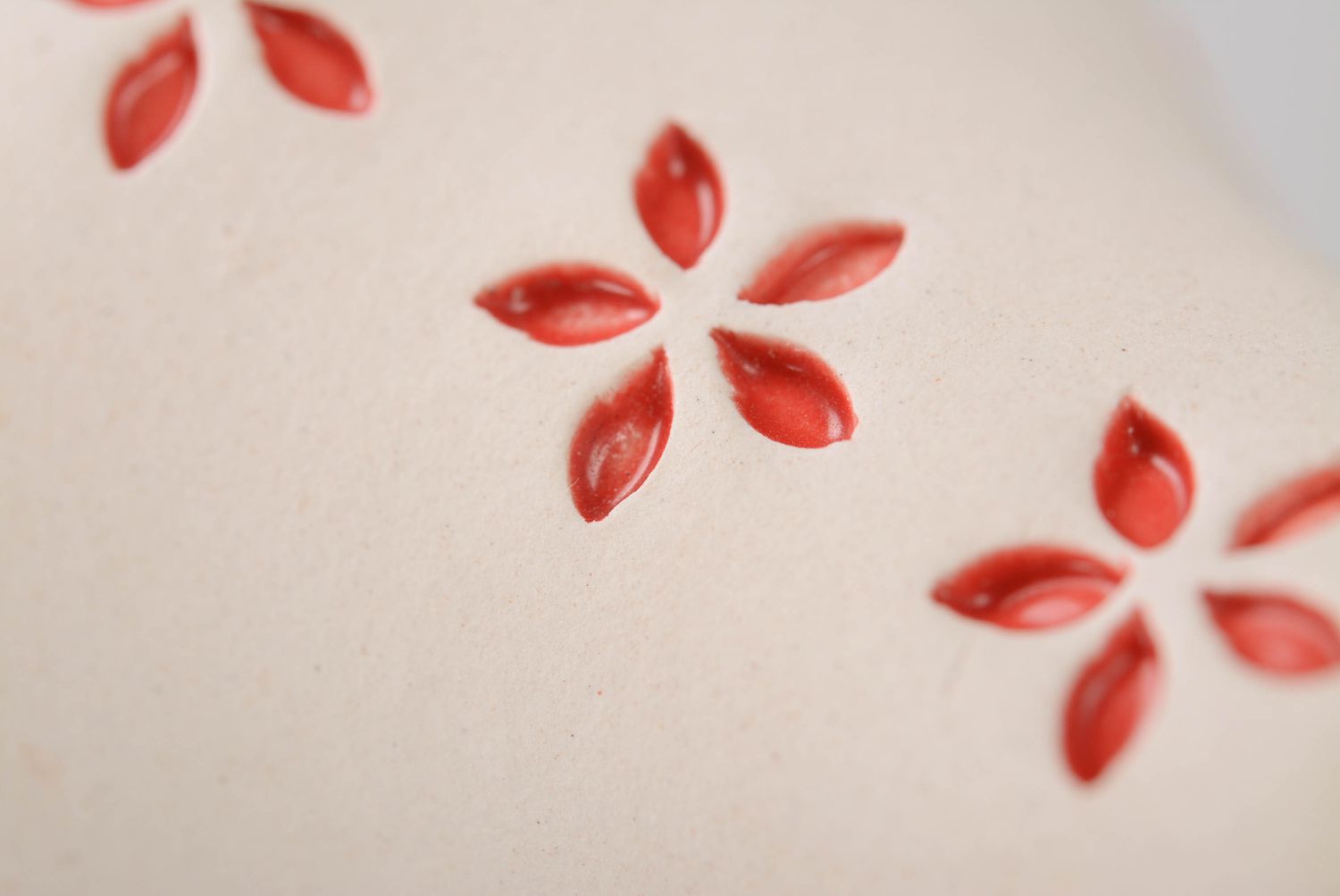 Clochette blanche avec fleurs rouges photo 4