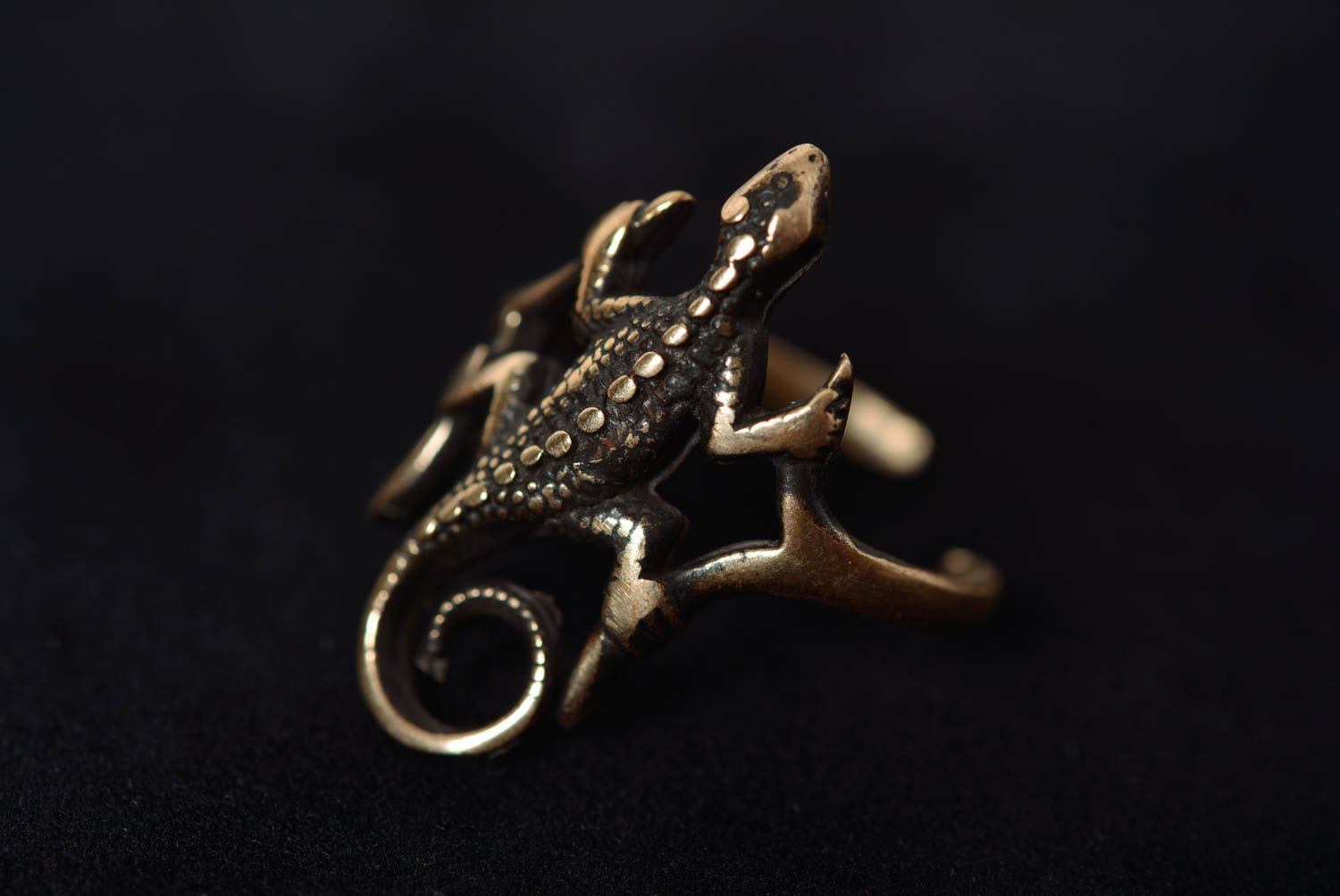 Перстень из бронзы в виде ящерицы ручной работы литой с регулируемым размером фото 4