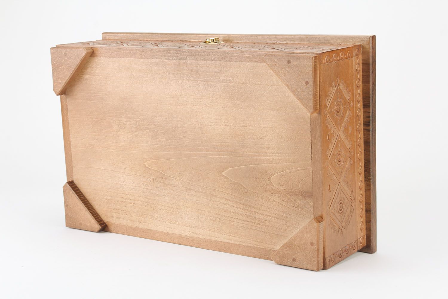 Caixinha de madeira artesanal com entalhe artístico para jóias foto 4