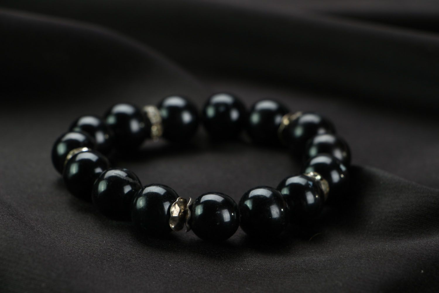 Bracelet en perles fantaisie noir fait main photo 1