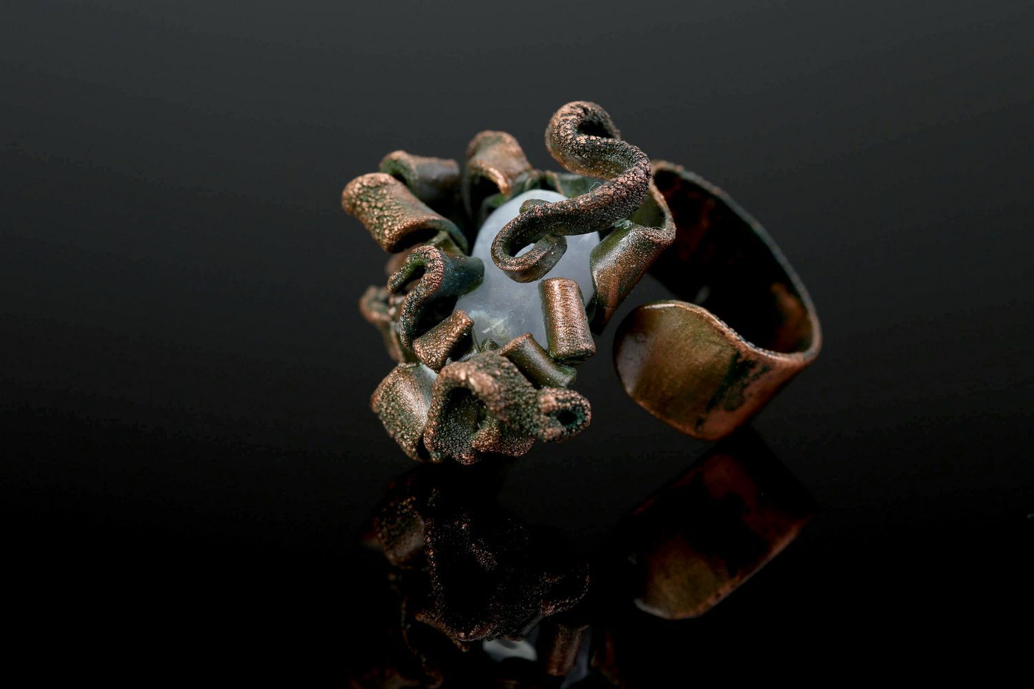 Ring aus Kupfer und Chalzedon foto 6