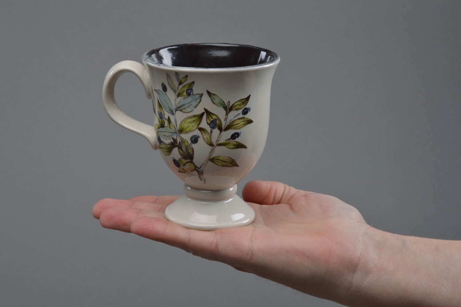 Фарфоровая чашка ручной работы с надписью белая на ножке красивая маленькая фото 4