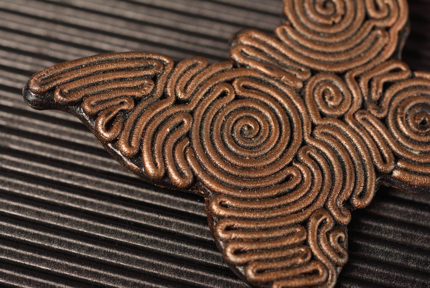 Broche en pâte polymère originale faite main en forme de papillon brun photo 4