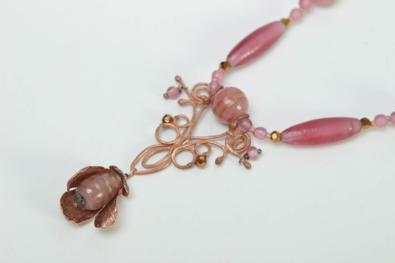 Колье на шею ручной работы элитная бижутерия розовая дизайнерское украшение фото 3