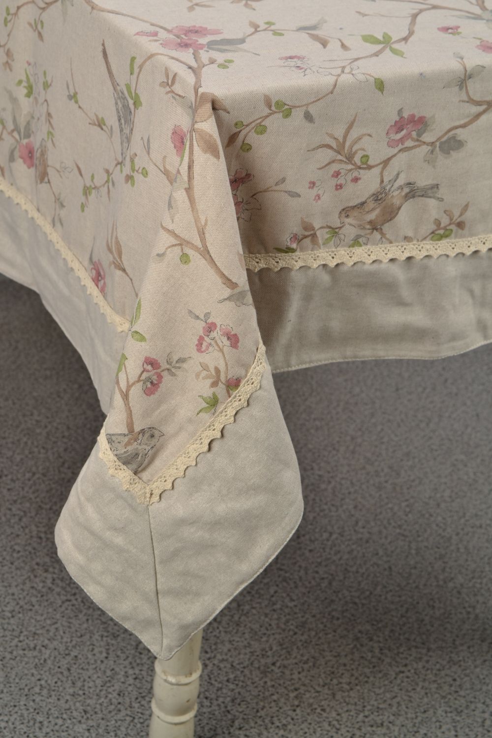 Скатерть на стол из ткани с кантом из кружева Птица фото 2