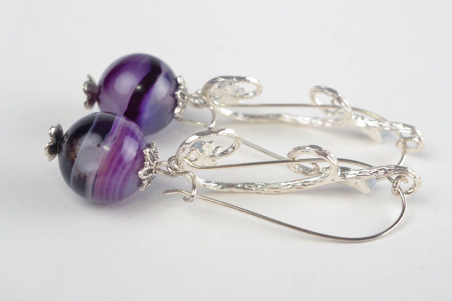 Handmade dangling earrings with silver colored basis and violet agate beads photo 4