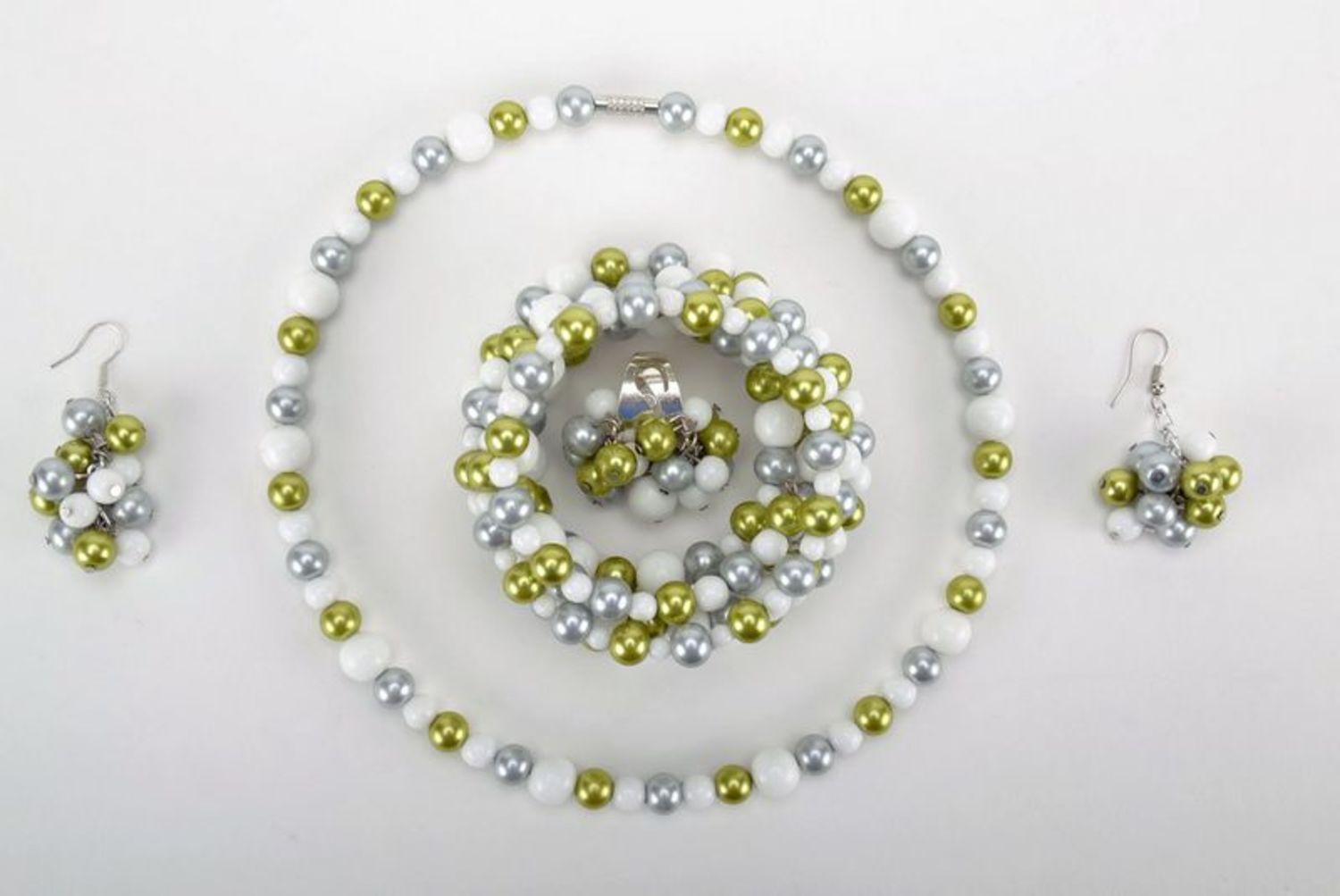 Conjunto completo de jóias artesanal: colar, pulseira, brincos e anel foto 3