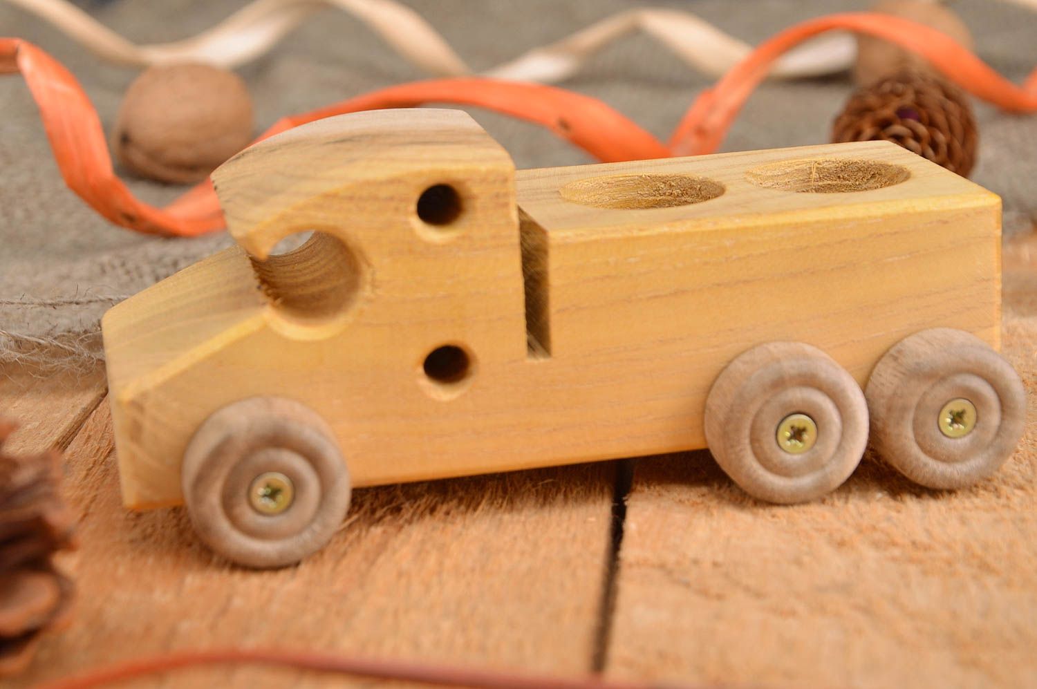 Öko reines schönes Zieh Spielzeug Lkw aus Holz für Jungen handgemacht geschnitzt foto 5