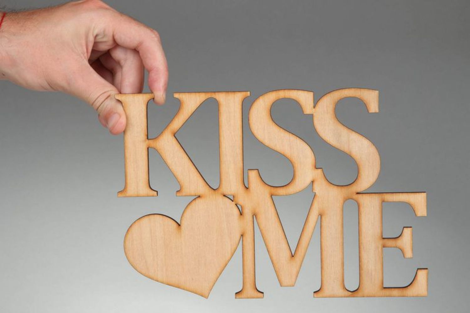 Chipboard lettering Kiss me photo 3