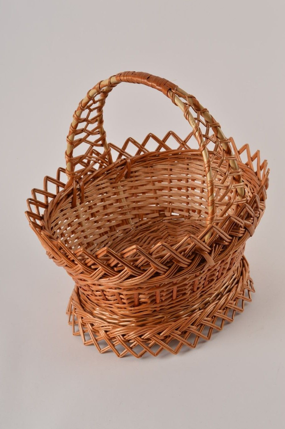 Подарок женщине ручной работы плетеная корзина ажурная изделие из лозы фото 4