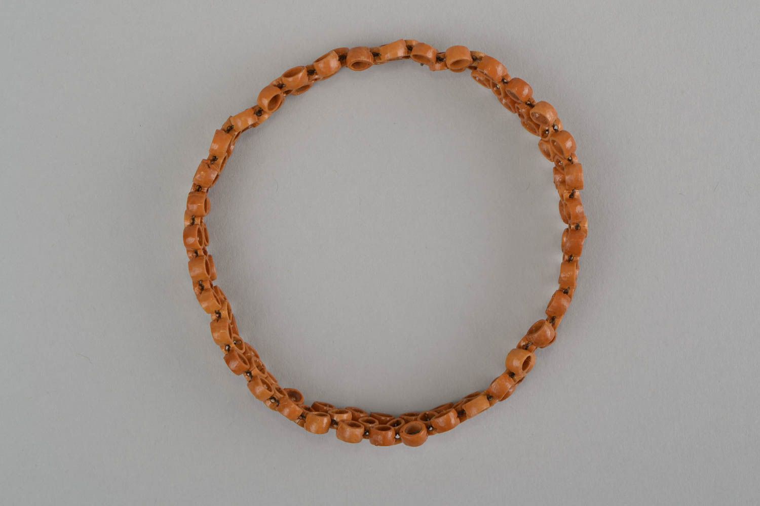 Bracelet en bois fait main en noyaux de fruit Bijoux artisanaux Accessoire femme photo 6