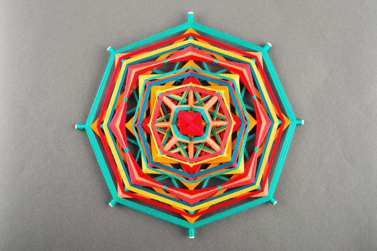 Mandala de hilos de colores hecha a mano decoración de pared adorno para casa foto 1
