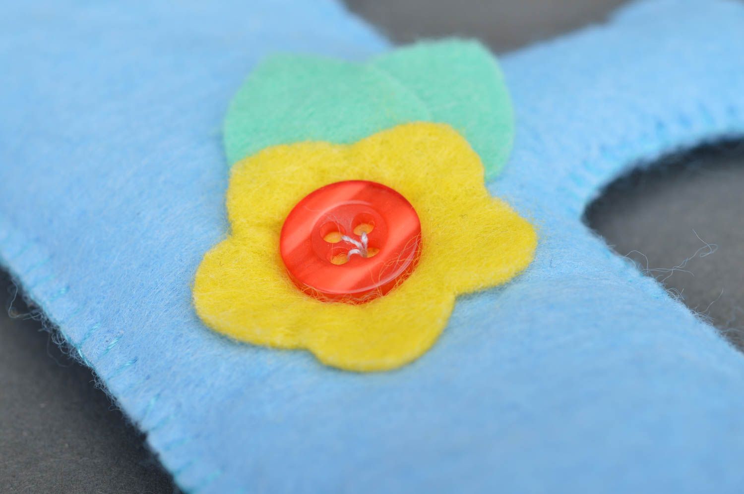Lettre décorative F bleue en feutre avec fleur faite main originale pour enfant photo 4