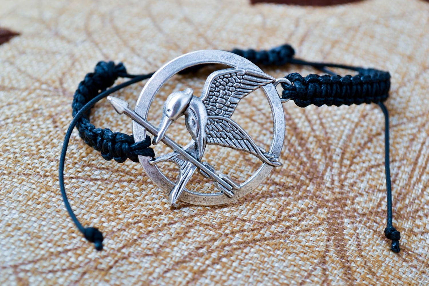 Bracelet textile noir Bijou fait main élément métallique Accessoire femme photo 1