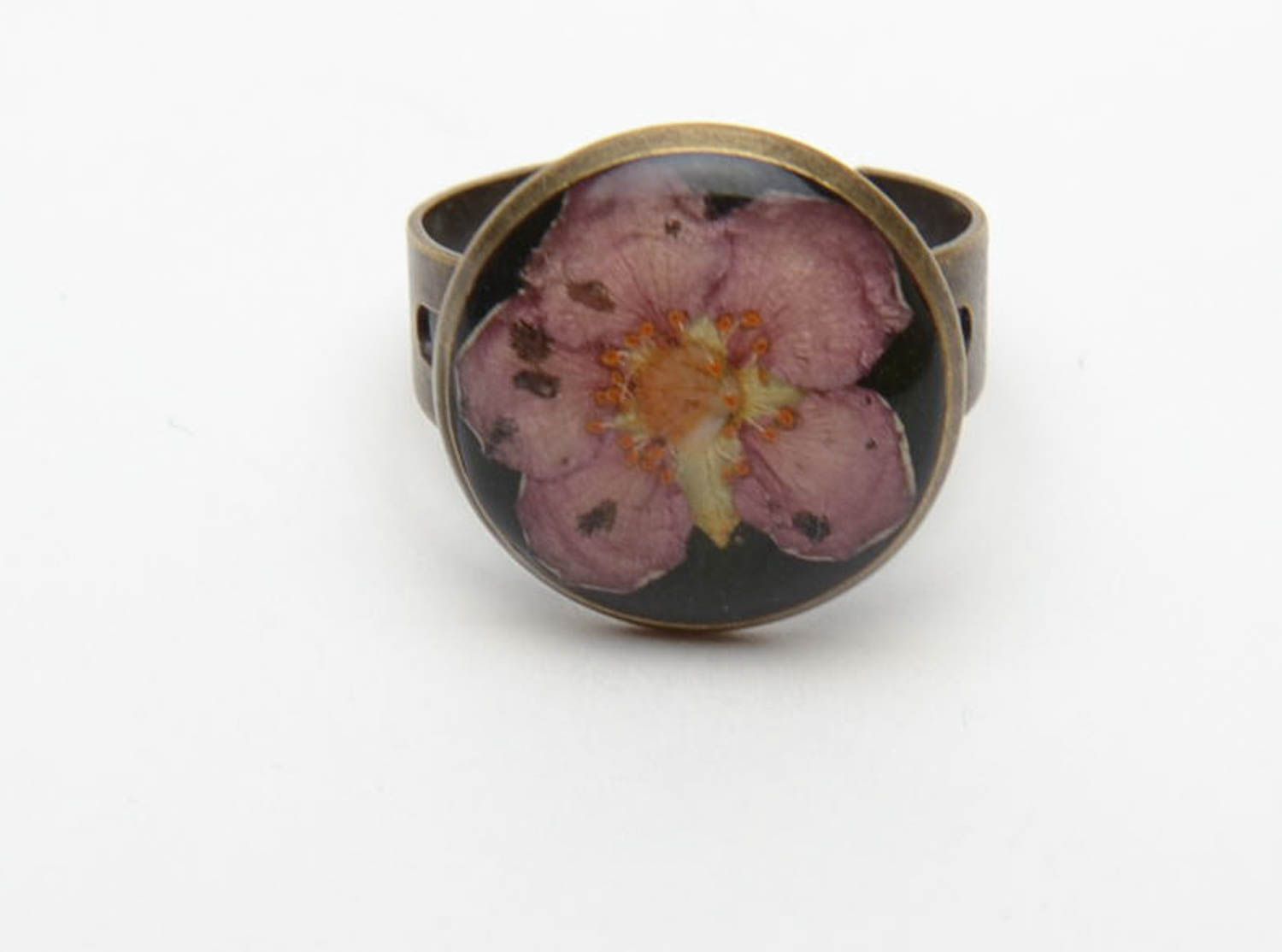 Handmade ring with natural flowers and epoxy resin photo 5