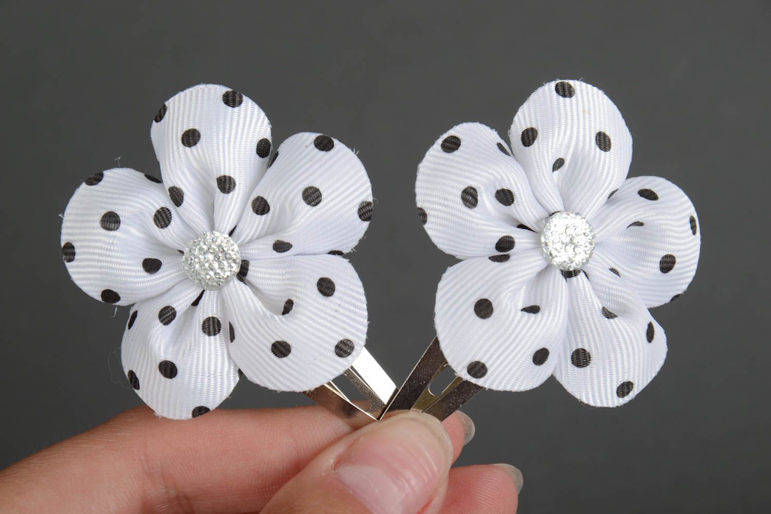 Set of 2 homemade hair clips with white and black polka dot ribbon flowers photo 5
