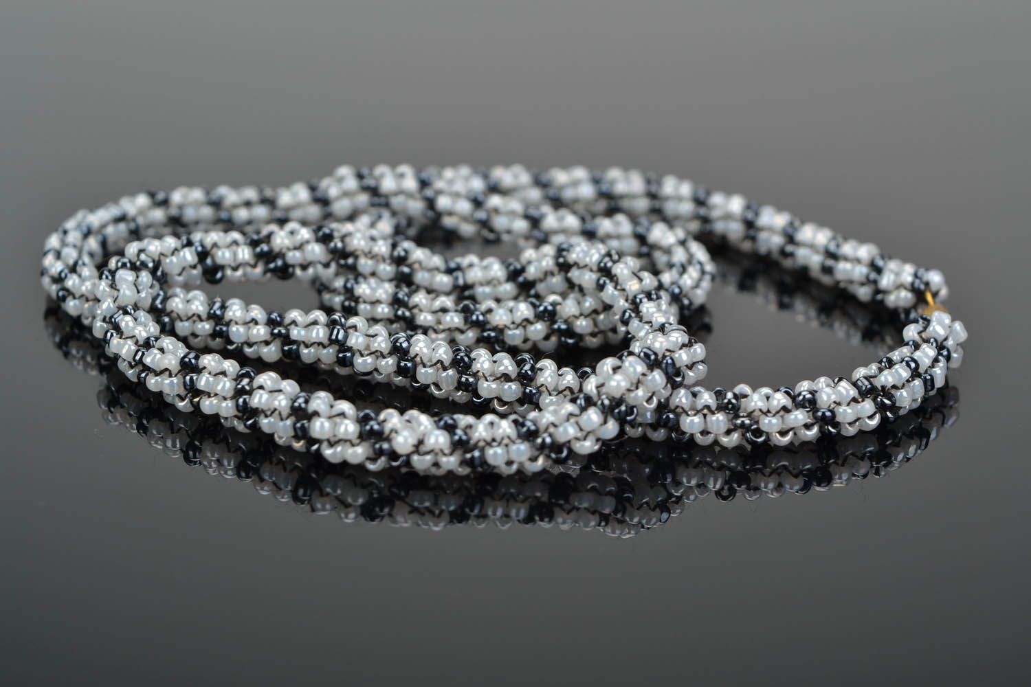 Set de bijoux de perles de rocaille grises et noires photo 1