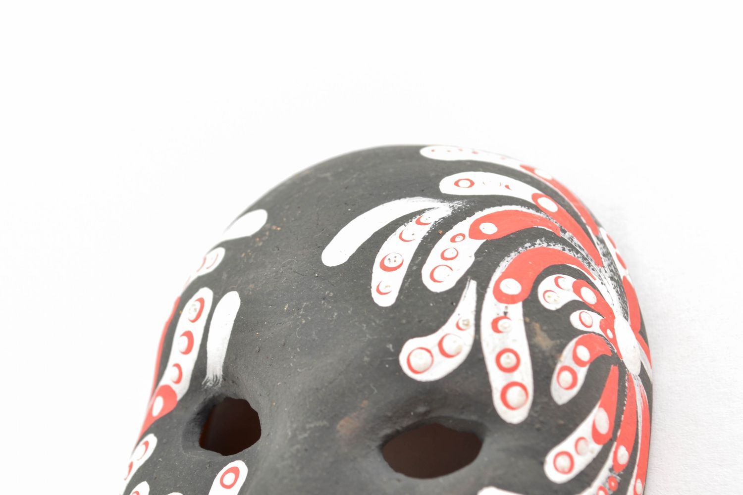 Миниатюрная карнавальная маска для декора черная фото 3