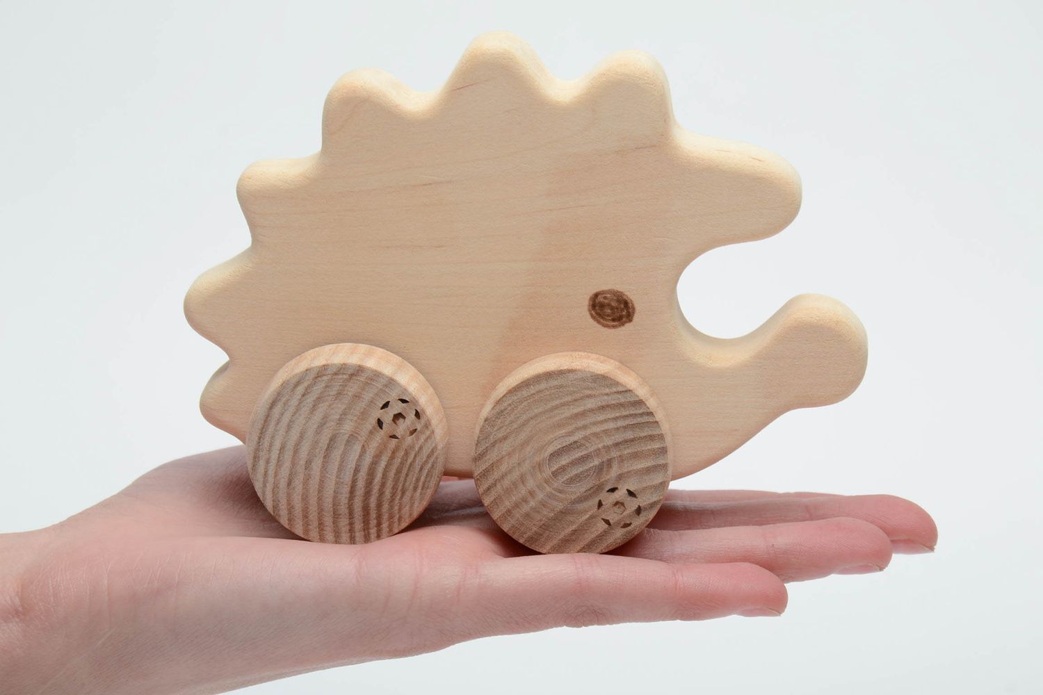 Wooden wheeled toy hedgehog photo 4