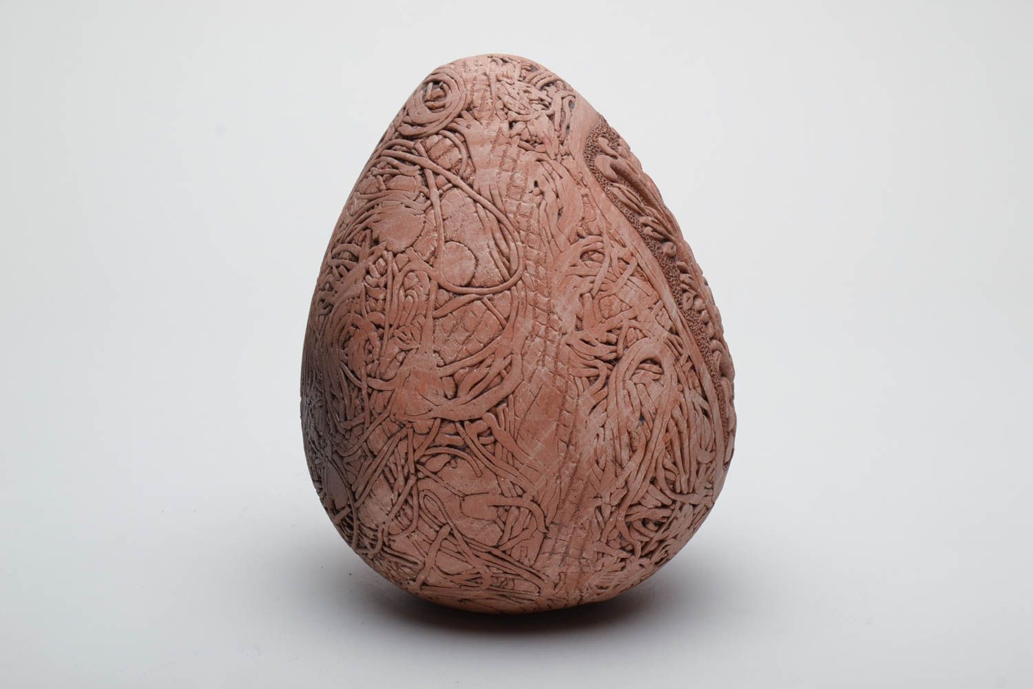 Пасхальное керамическое яйцо с лепниной  фото 3