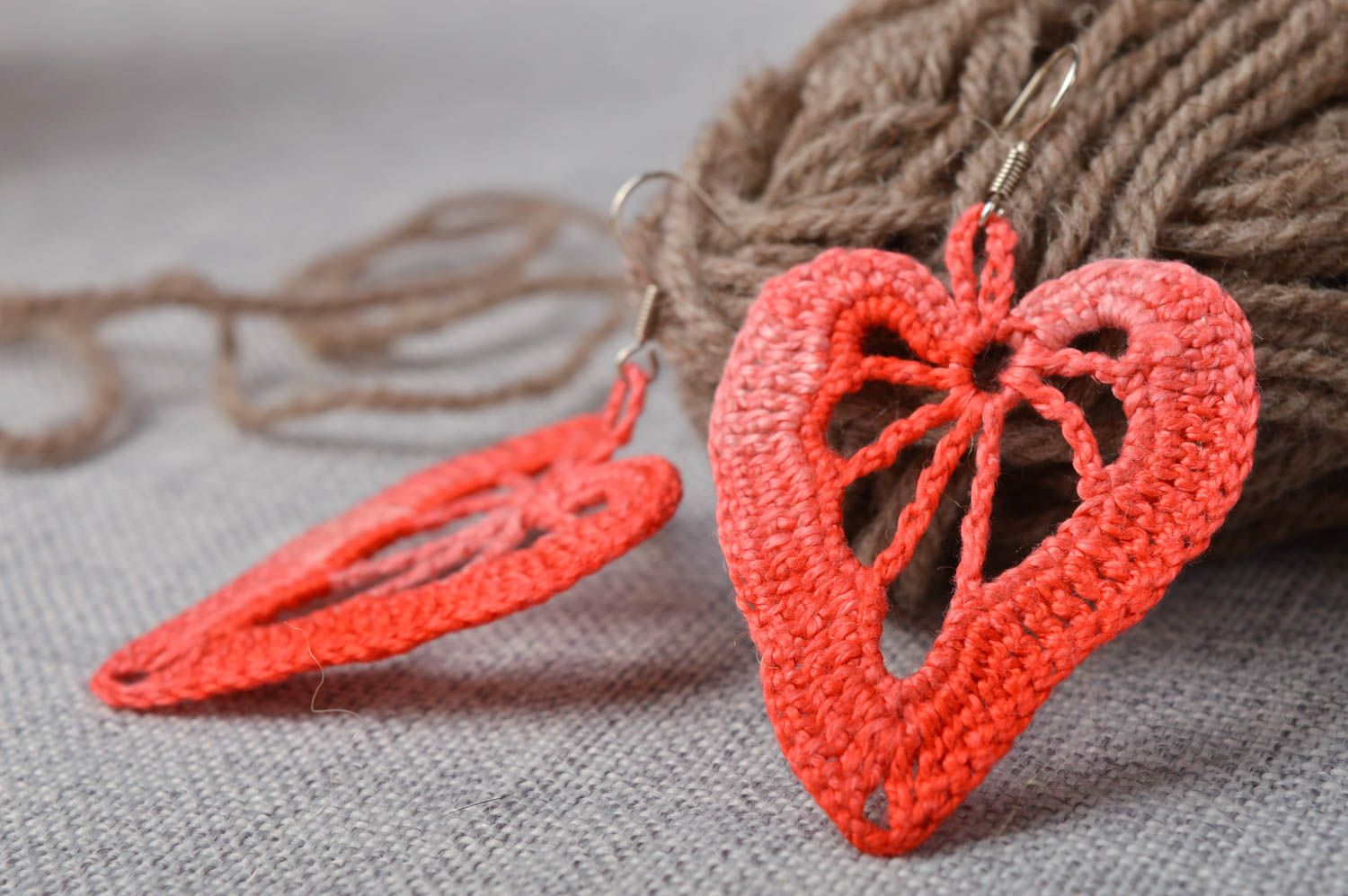 Pendientes a crochet rojos hechos a mano bisutería tejida  accesorio para mujer  foto 2