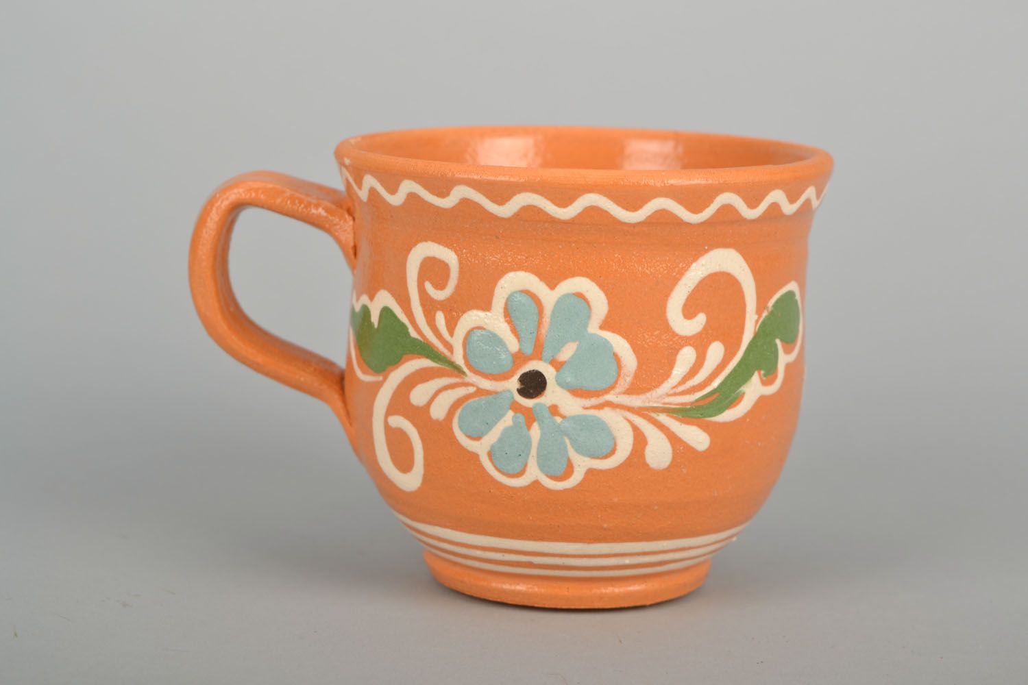 Medium size terracotta color coffee cup with handle and floral design photo 3