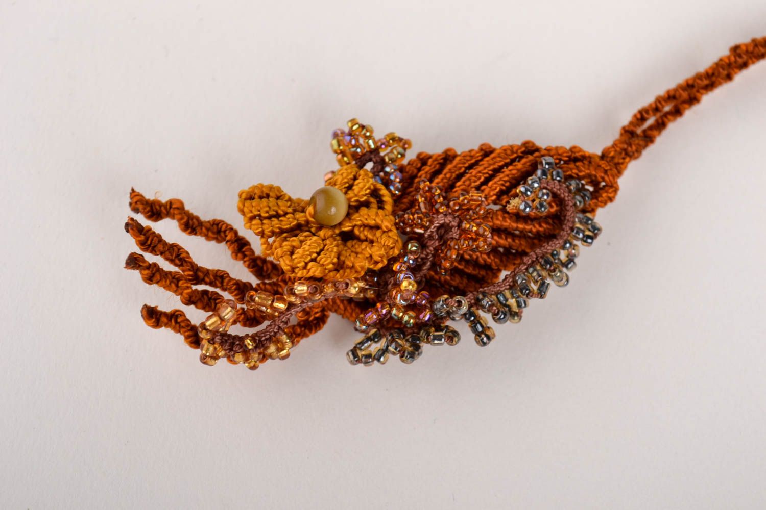Hand-woven pendant handmade thread jewelry macrame bijouterie gift for women photo 2
