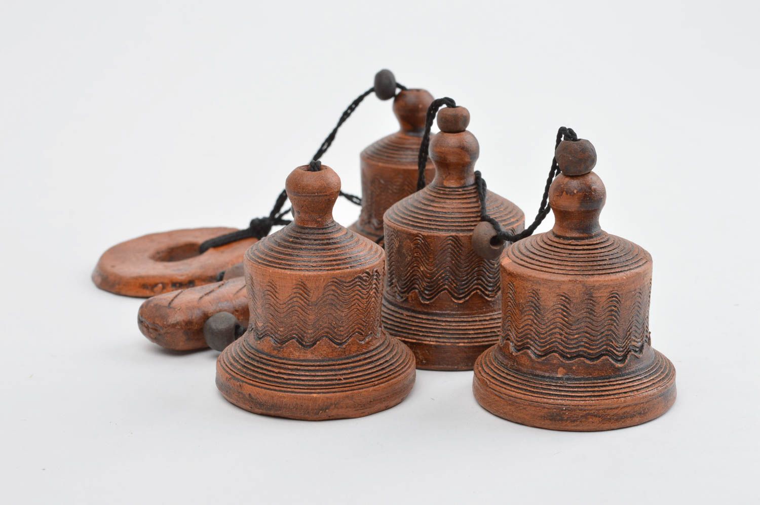 Колокольчики из глины ручной работы керамическая подвеска глиняный сувенир фото 3