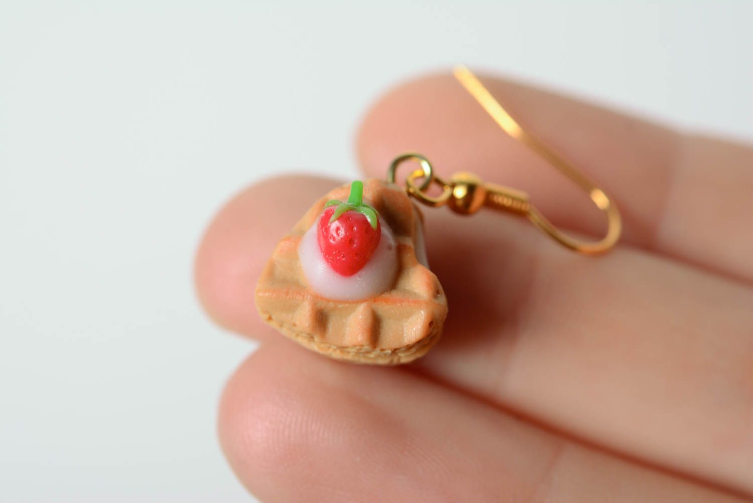Handmade polymer clay colorful dangling earrings tiny heart-shaped cakes photo 2