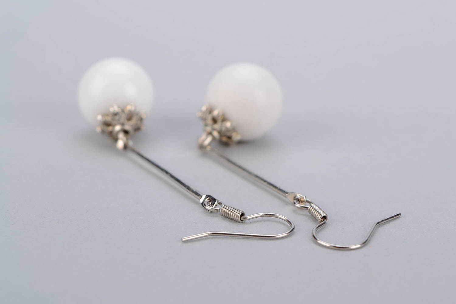 Earrings with white agate photo 3