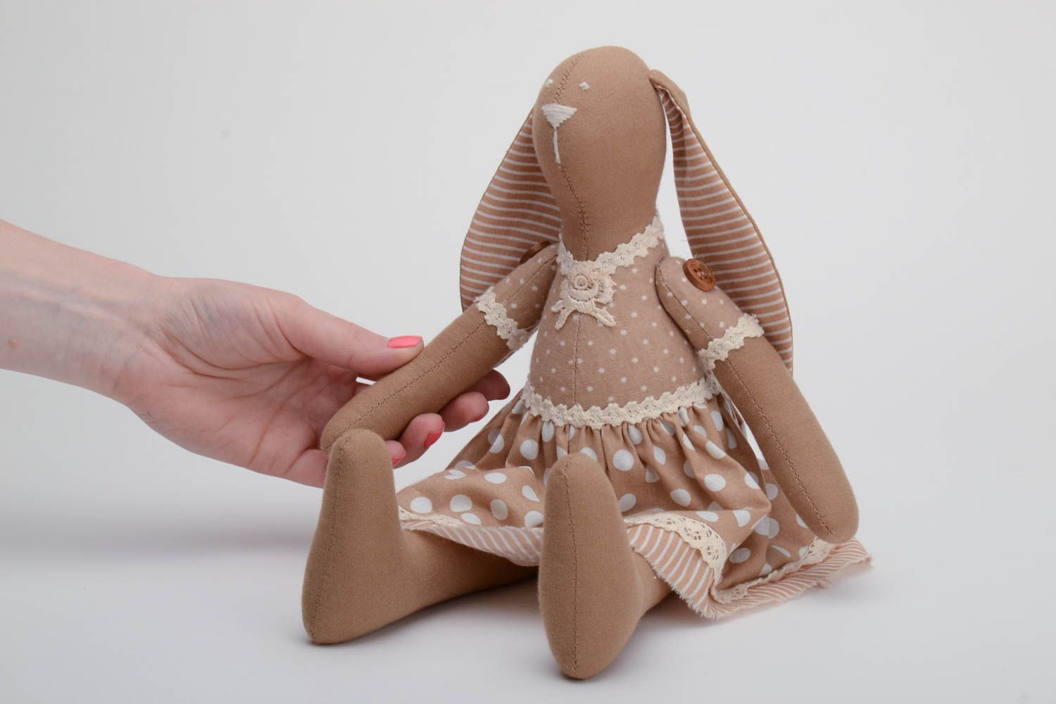 Мягкая кукла ручной работы из хлопка для декора дома или в подарок ребенку Зайка фото 5