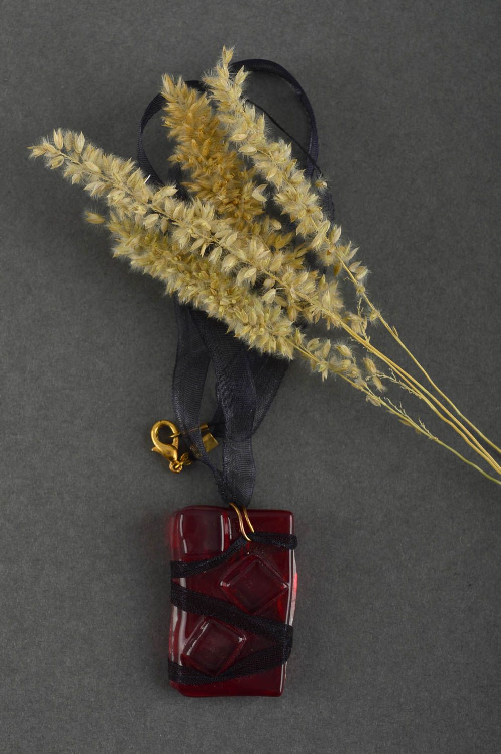 Pendentif verre Bijou fait main rouge design de créateur Accessoire femme photo 1