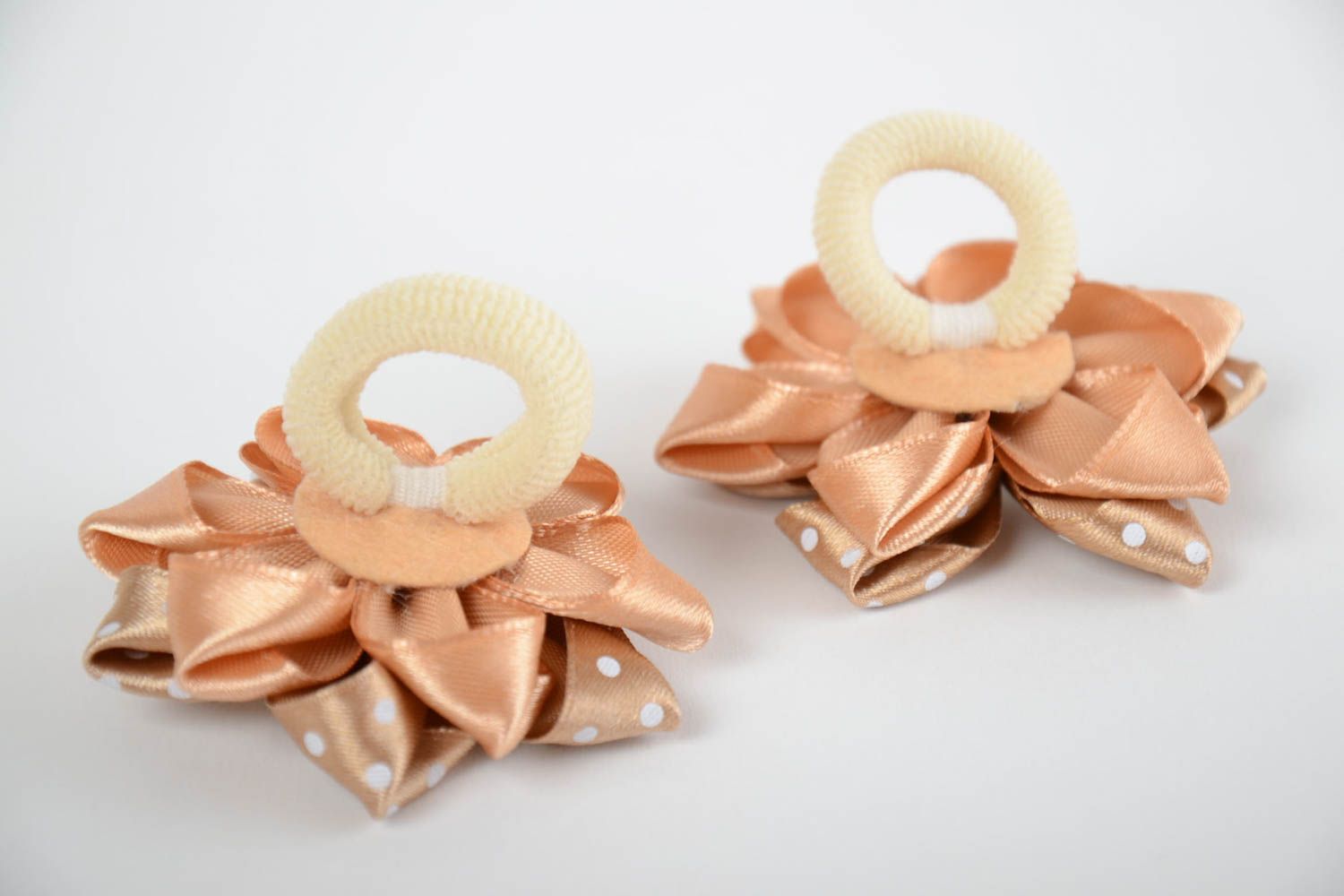 Set of handmade designer satin ribbon children's flower hair ties 2 pieces Beige photo 3