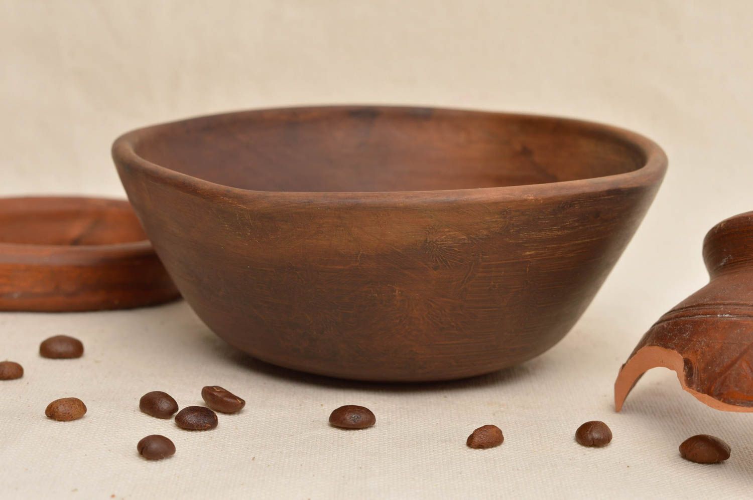 Простая миска из глины коричневого цвета посуда ручной работы для подачи блюд фото 1