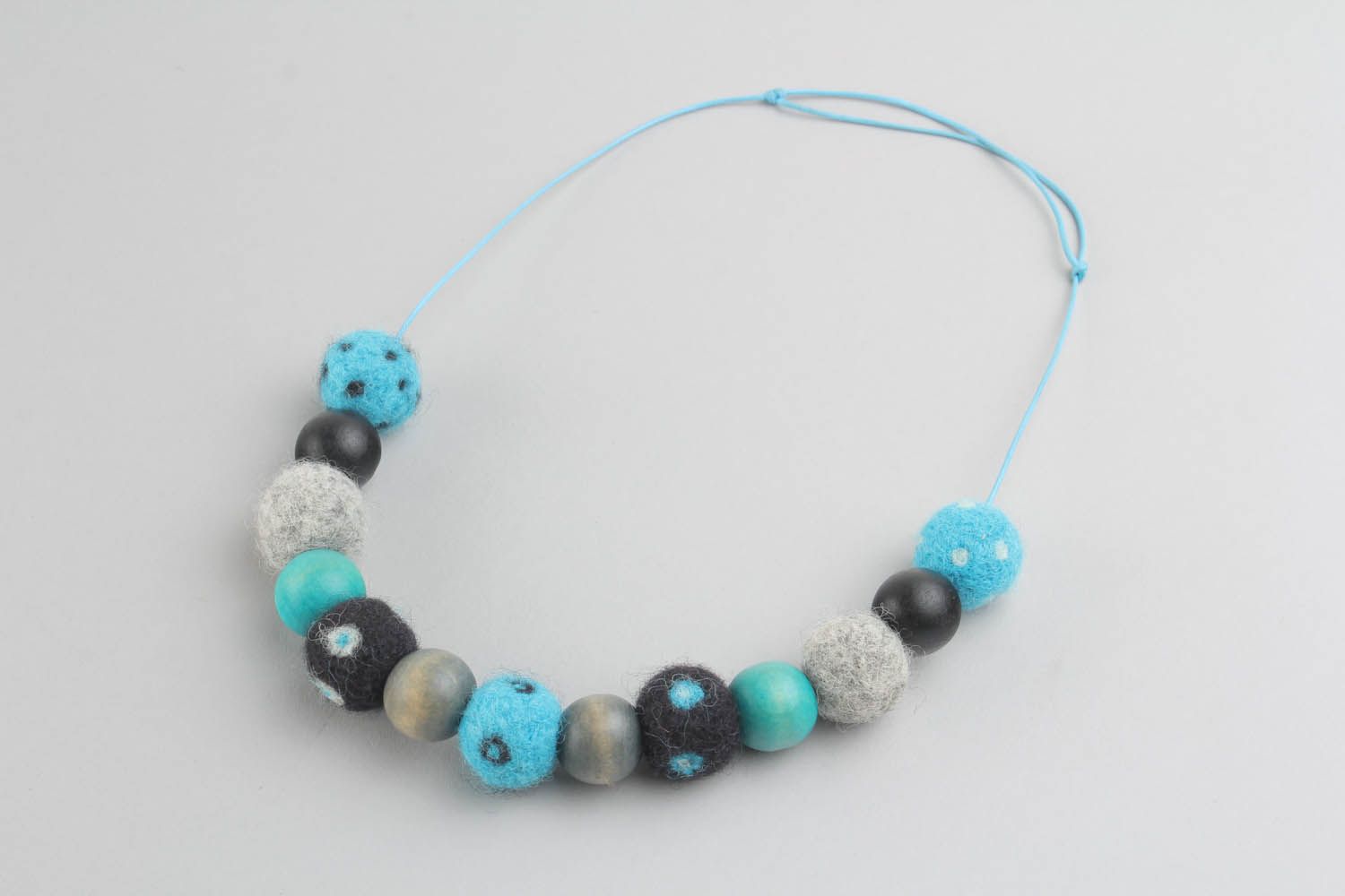 Felted beads photo 3