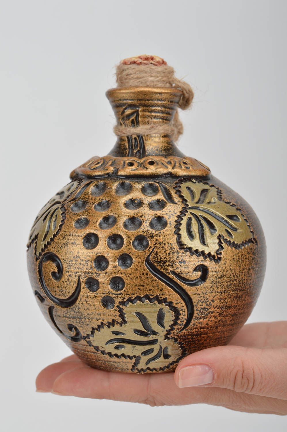 6 oz ceramic golden color wine pitcher in ball shape with cork lid and hand-carved patterns 0,7 lb photo 3