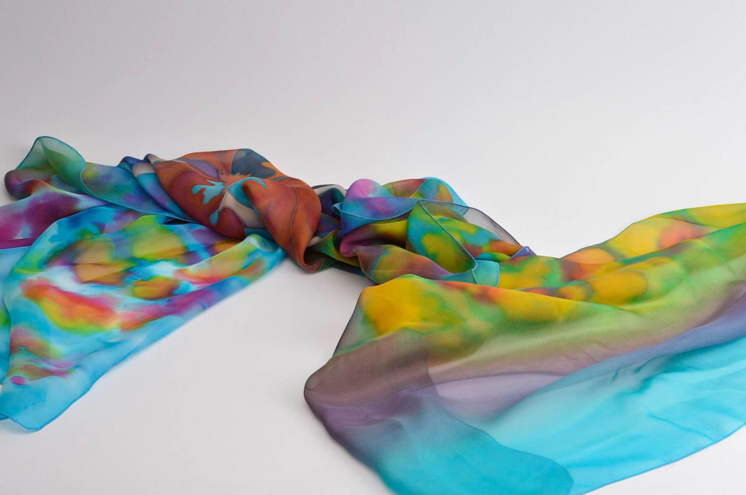 Яркий платок ручной работы платок из шелка оригинальный подарок подруге фото 3