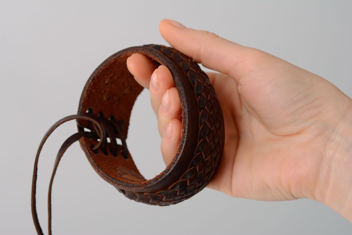 Leather bracelet with lacing photo 4