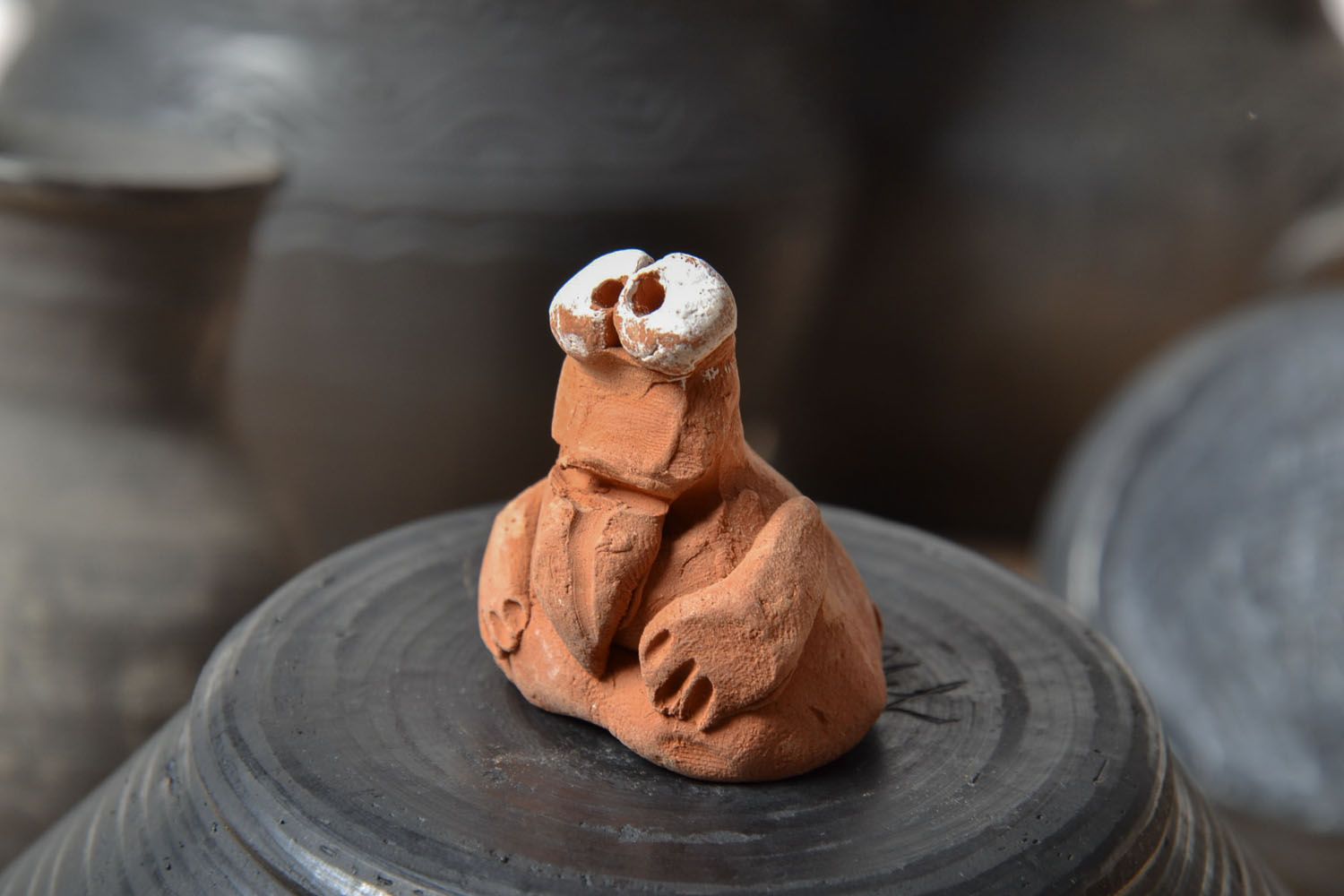 Figurine grenouille d'argile faite main  photo 1