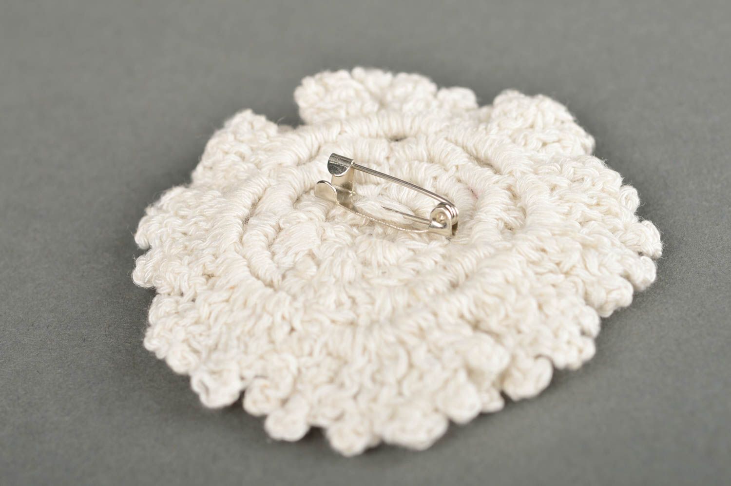 Handmade crocheted brooch white delicate brooch openwork brooch vintage jewelry photo 5