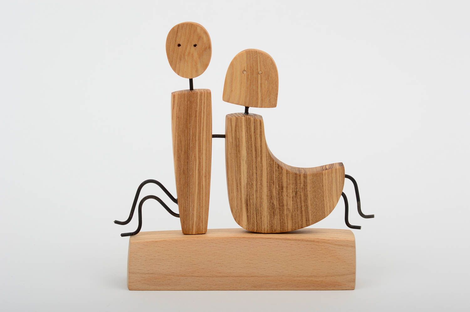 Figurine couple fait main Statuette déco Cadeau original petite bois de frêne photo 1