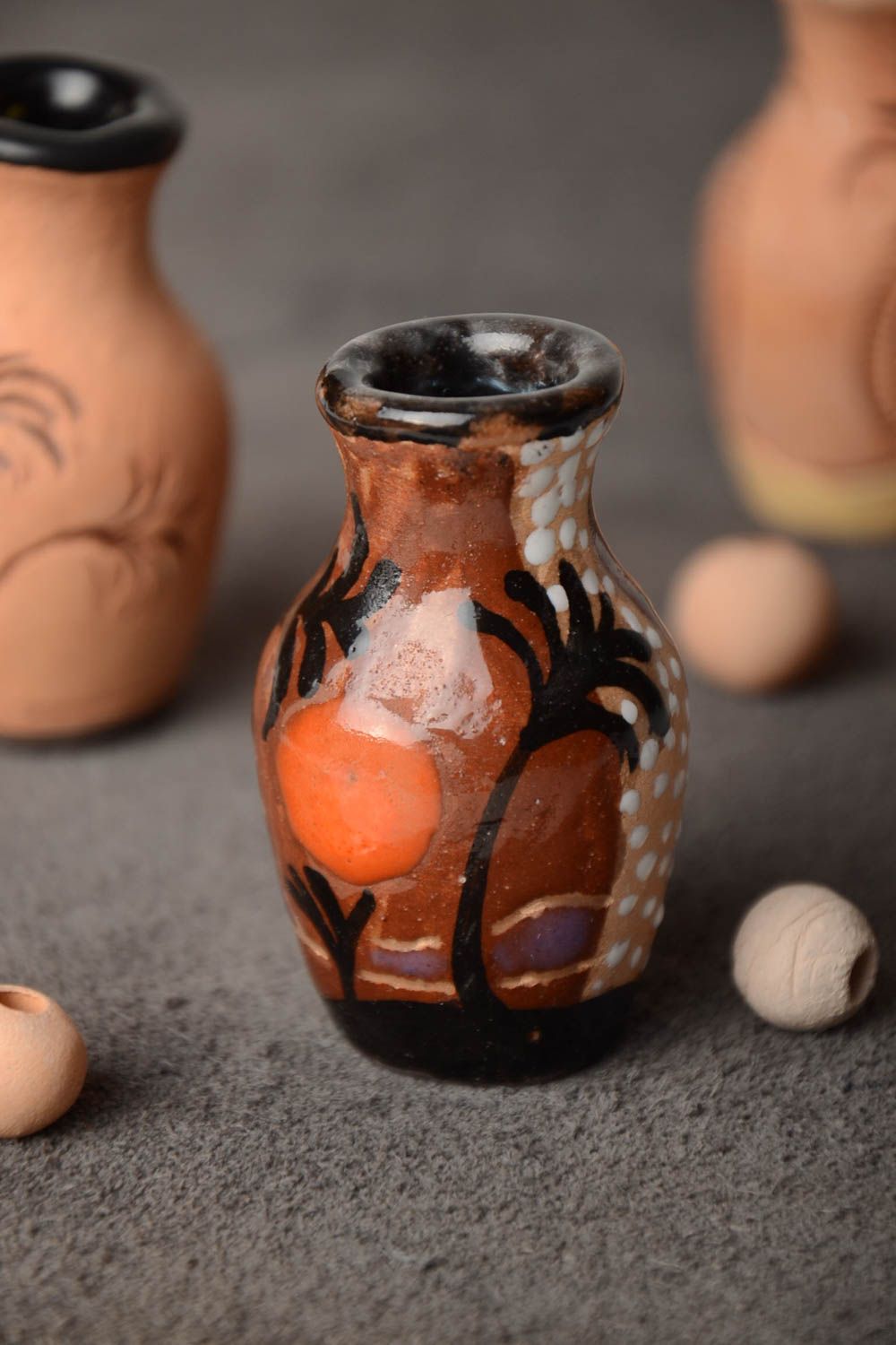 Figurine cruchon en terre cuite peinte d'émail et glaçure faite main miniature photo 1